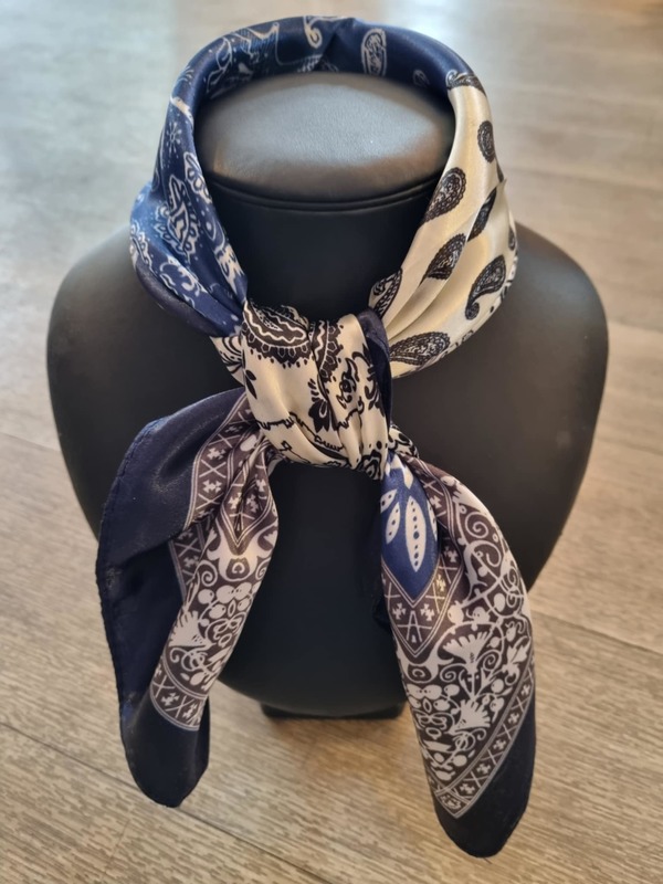 Silke skjerf mønstret Nr 6 - Guttogpike